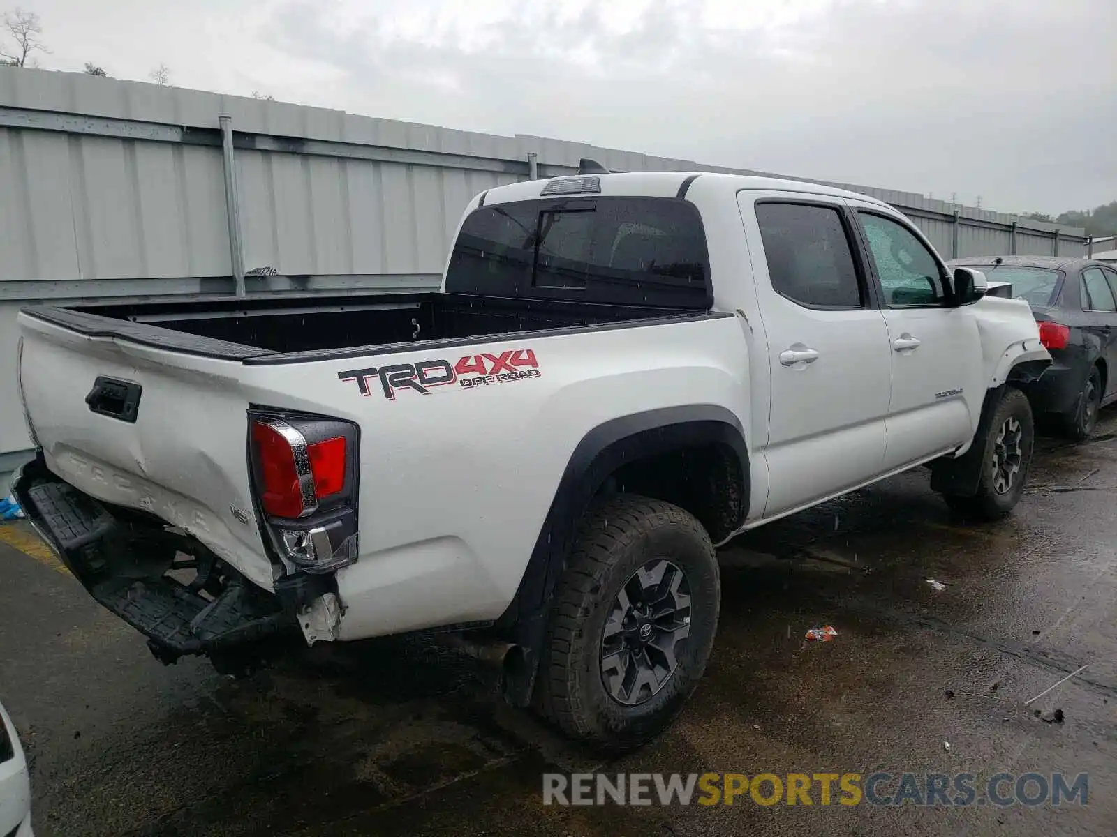 4 Photograph of a damaged car 3TMCZ5AN6LM336487 TOYOTA TACOMA 2020