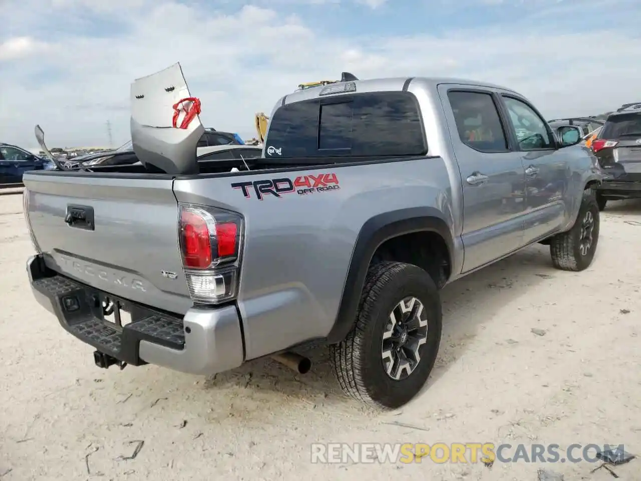 4 Photograph of a damaged car 3TMCZ5AN6LM339163 TOYOTA TACOMA 2020