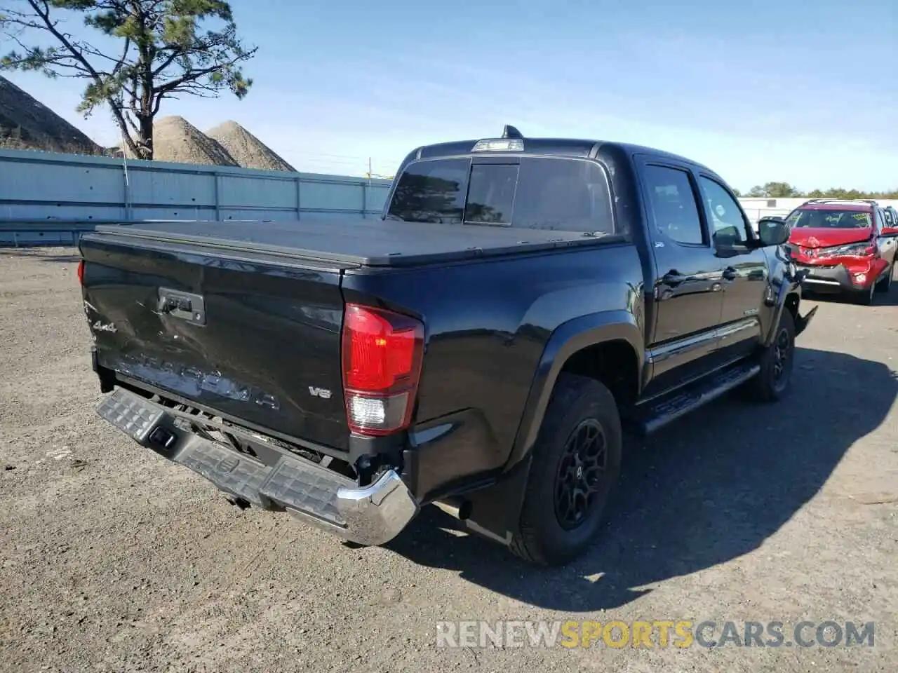 4 Photograph of a damaged car 3TMCZ5AN6LM344038 TOYOTA TACOMA 2020