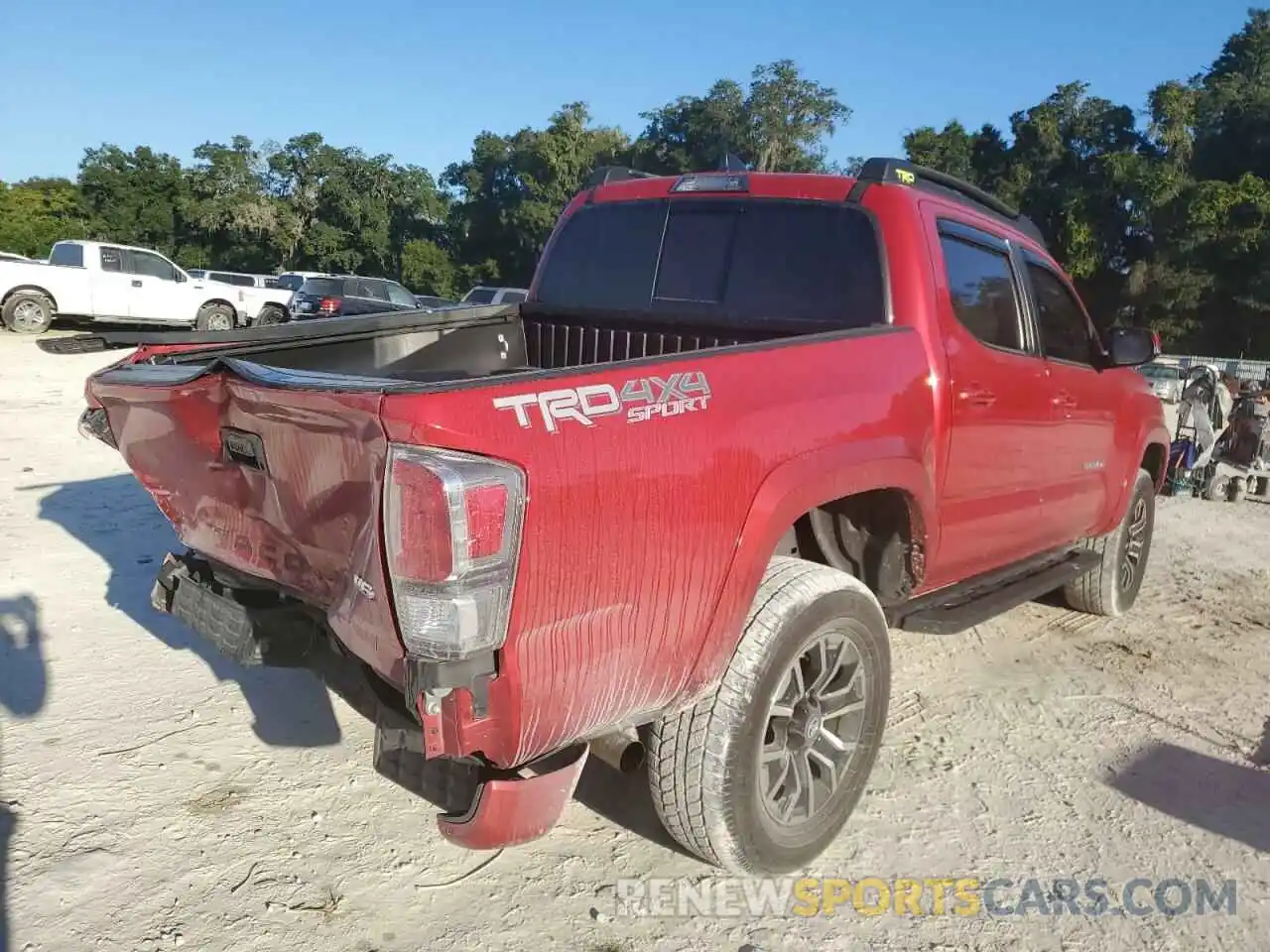 4 Photograph of a damaged car 3TMCZ5AN6LM346954 TOYOTA TACOMA 2020