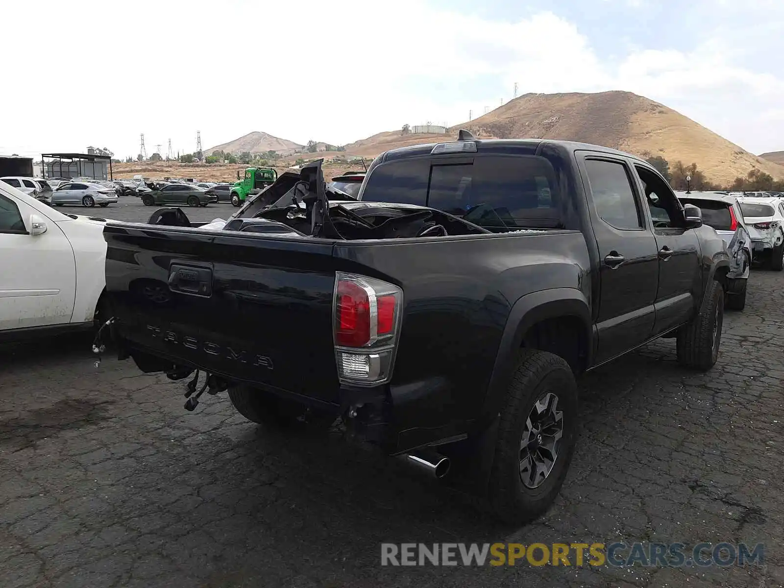 4 Photograph of a damaged car 3TMCZ5AN6LM347411 TOYOTA TACOMA 2020