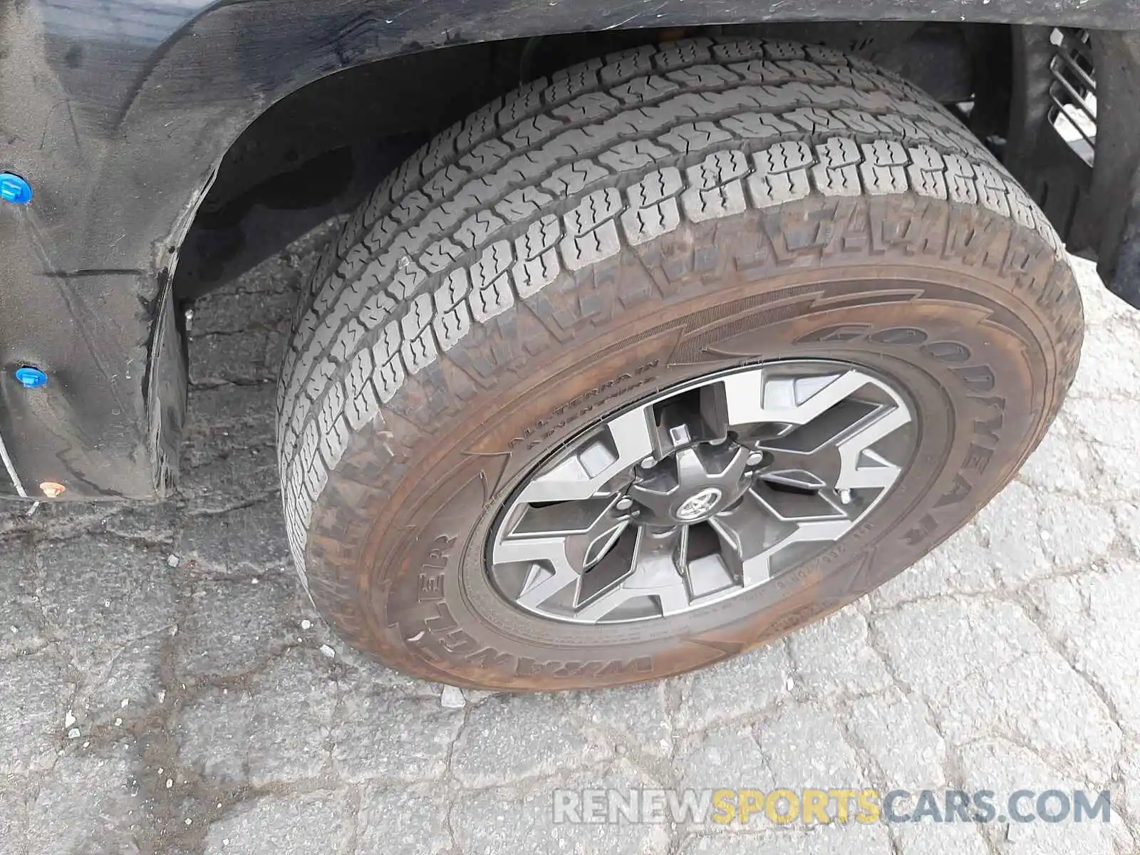 9 Photograph of a damaged car 3TMCZ5AN6LM347411 TOYOTA TACOMA 2020