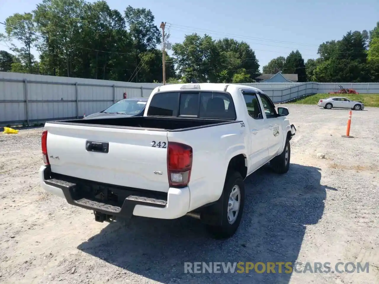 4 Photograph of a damaged car 3TMCZ5AN6LM355542 TOYOTA TACOMA 2020