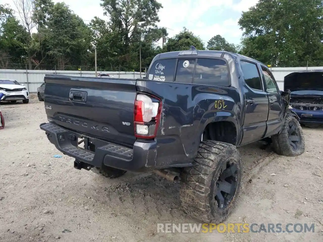 4 Photograph of a damaged car 3TMCZ5AN6LM360160 TOYOTA TACOMA 2020