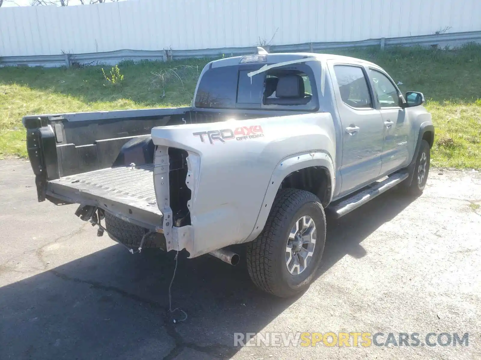 4 Photograph of a damaged car 3TMCZ5AN6LM360174 TOYOTA TACOMA 2020