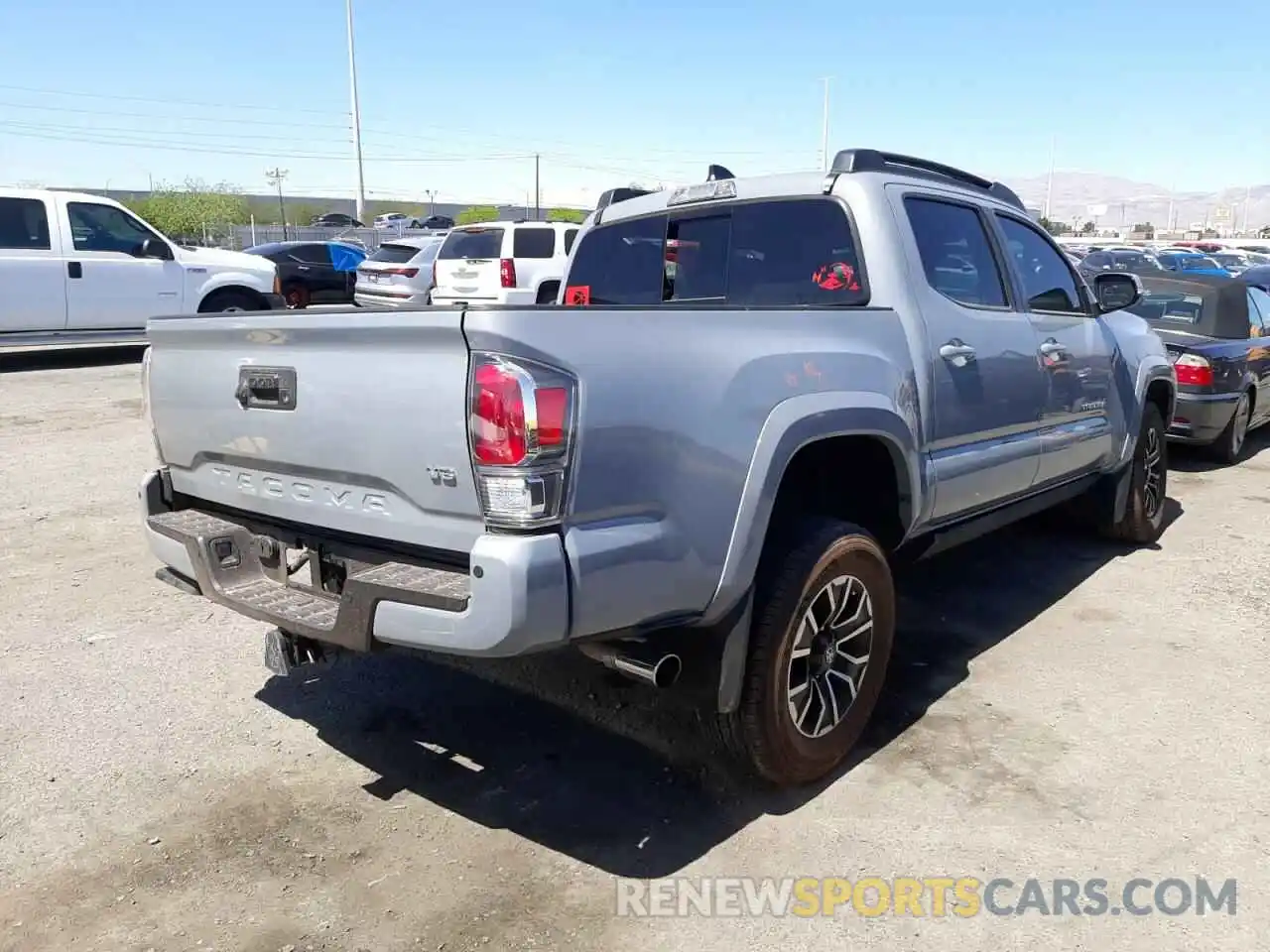 4 Photograph of a damaged car 3TMCZ5AN6LM363561 TOYOTA TACOMA 2020