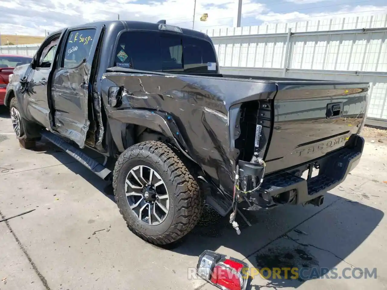 3 Photograph of a damaged car 3TMCZ5AN7LM290006 TOYOTA TACOMA 2020