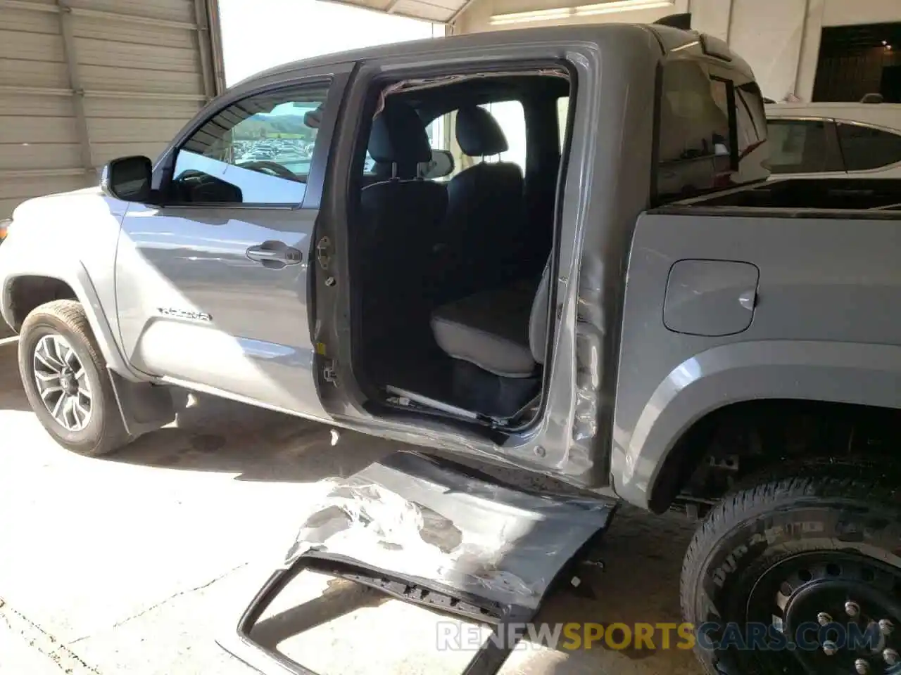 9 Photograph of a damaged car 3TMCZ5AN7LM290412 TOYOTA TACOMA 2020