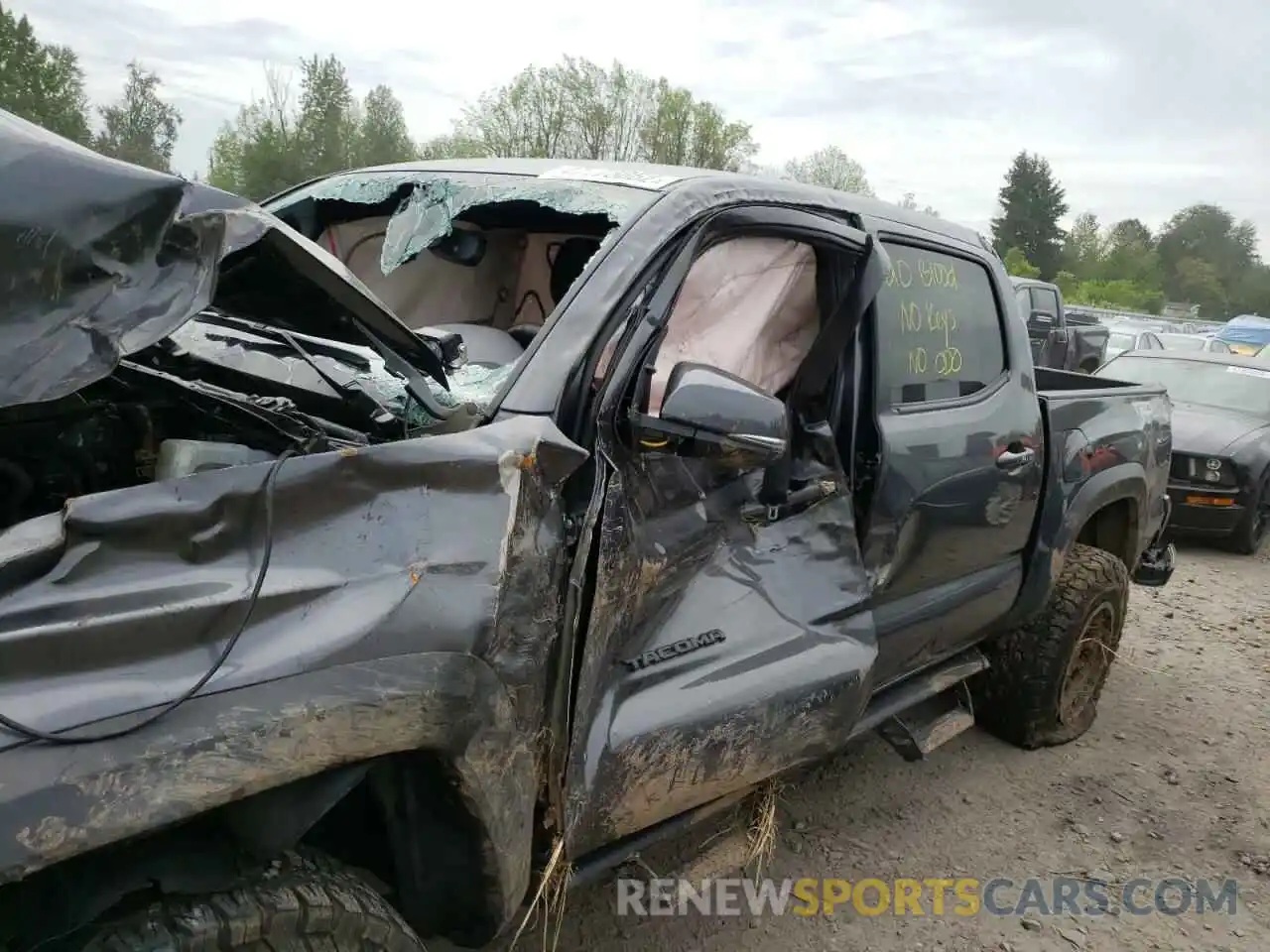 10 Photograph of a damaged car 3TMCZ5AN7LM303224 TOYOTA TACOMA 2020