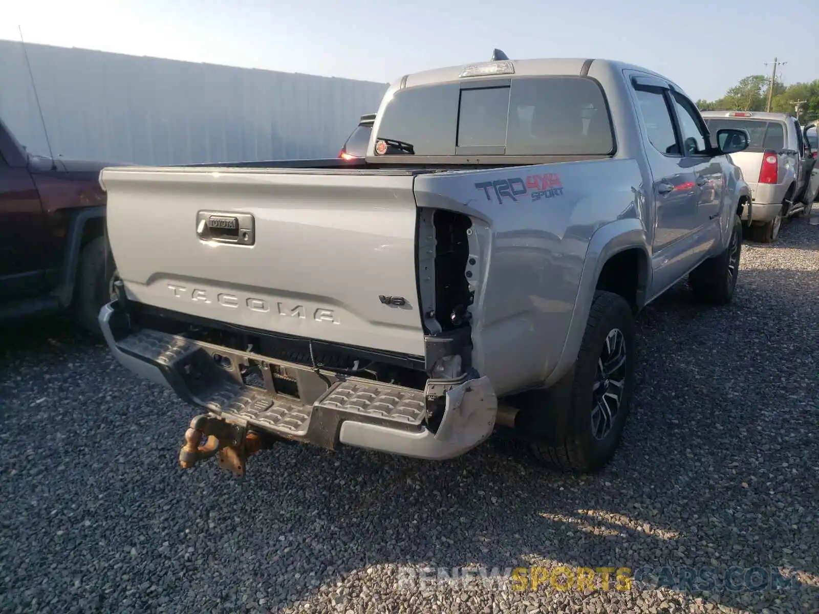 4 Photograph of a damaged car 3TMCZ5AN7LM305409 TOYOTA TACOMA 2020