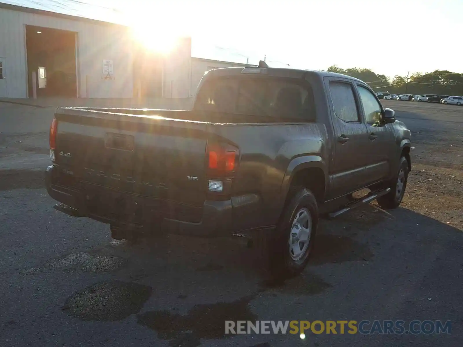 4 Photograph of a damaged car 3TMCZ5AN7LM306575 TOYOTA TACOMA 2020