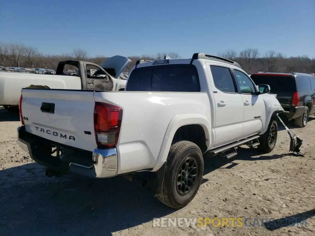 4 Photograph of a damaged car 3TMCZ5AN7LM307287 TOYOTA TACOMA 2020