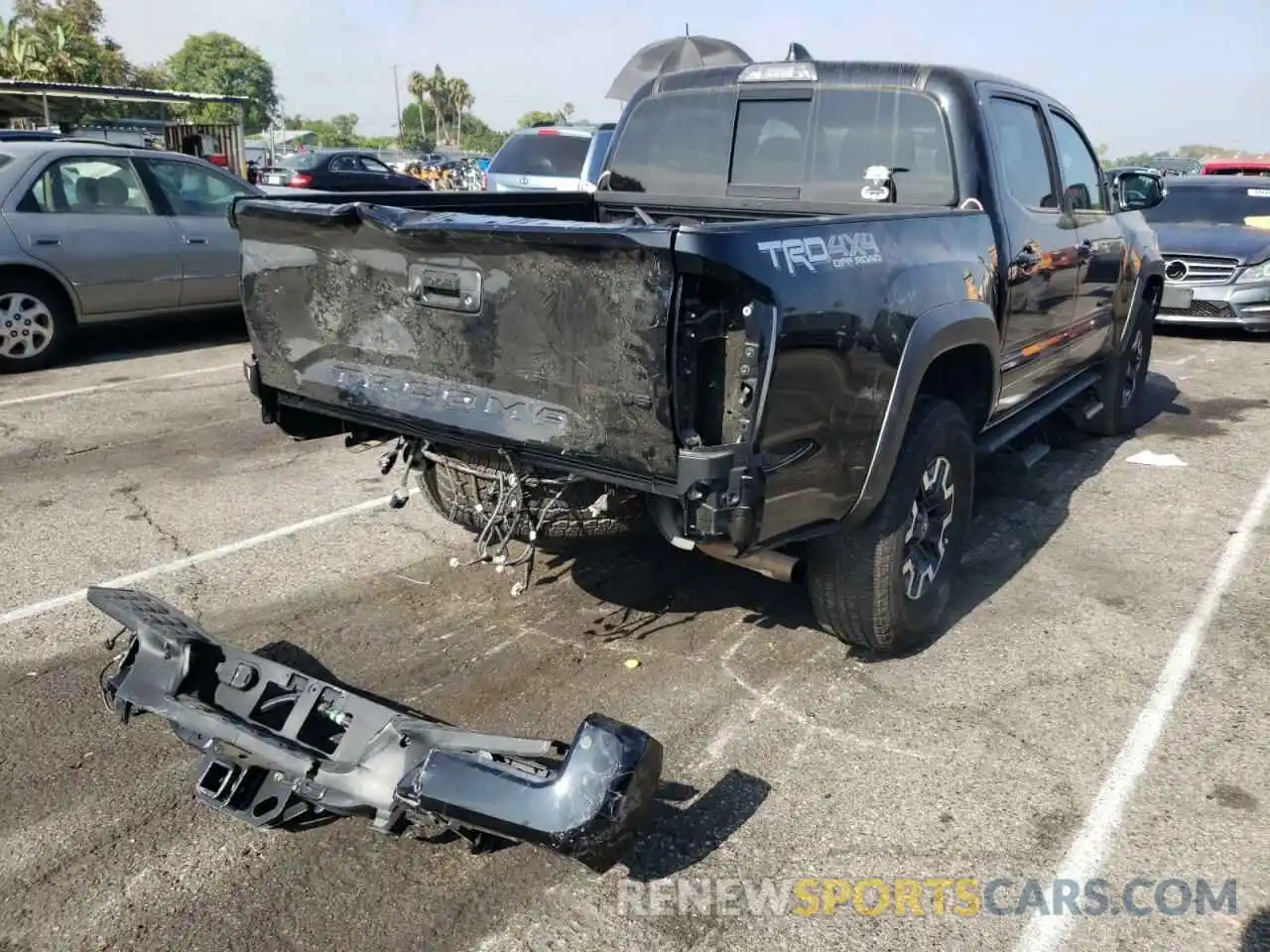 4 Photograph of a damaged car 3TMCZ5AN7LM310755 TOYOTA TACOMA 2020