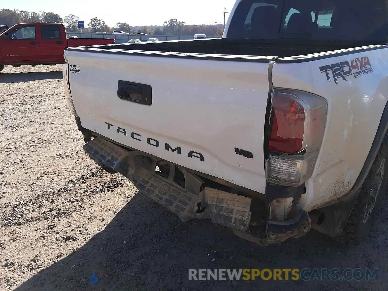 9 Photograph of a damaged car 3TMCZ5AN7LM318337 TOYOTA TACOMA 2020