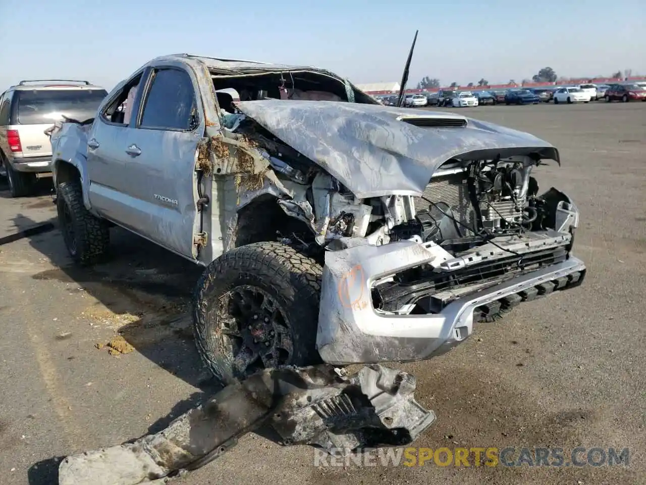 1 Photograph of a damaged car 3TMCZ5AN7LM324638 TOYOTA TACOMA 2020