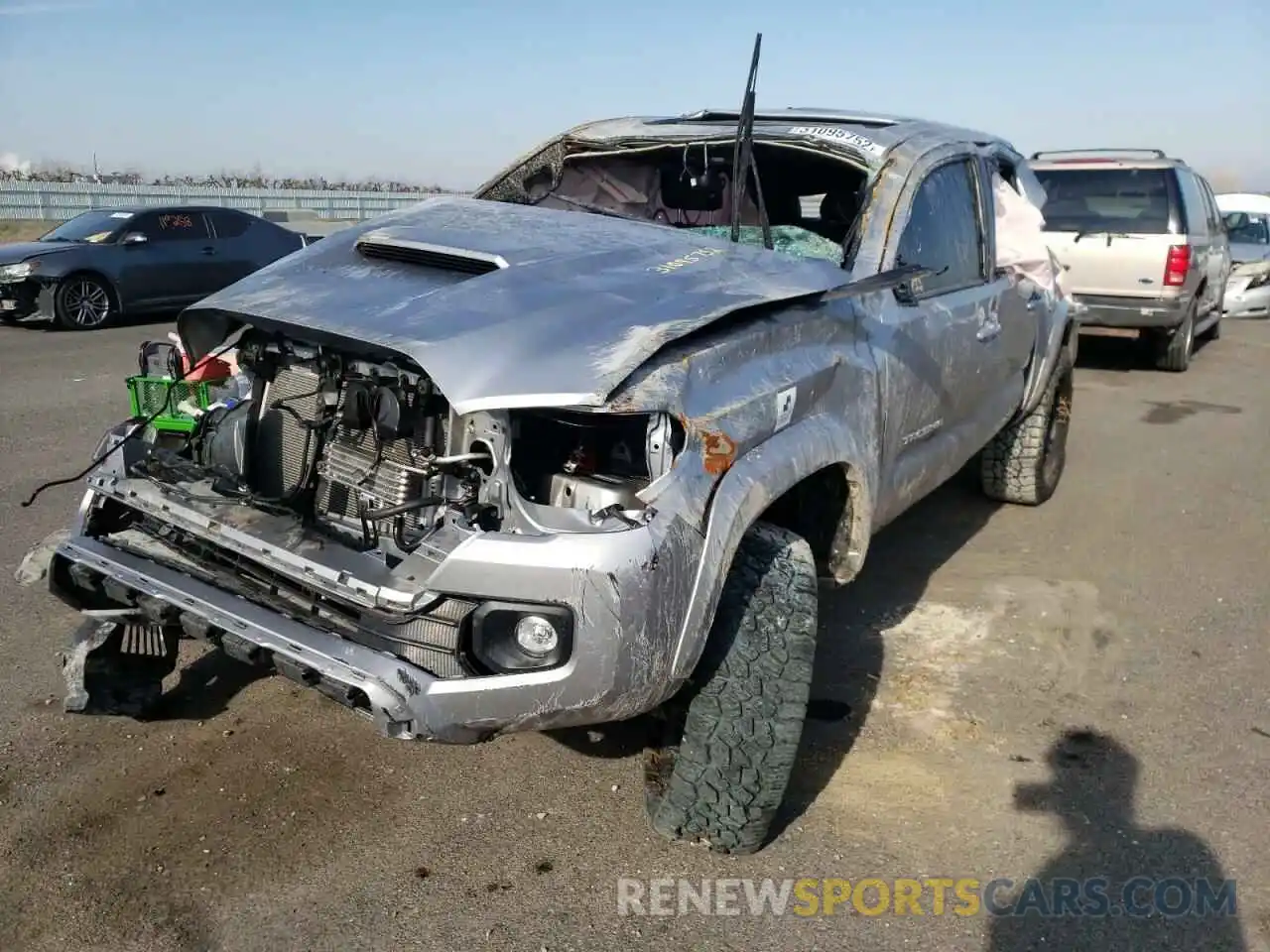 2 Photograph of a damaged car 3TMCZ5AN7LM324638 TOYOTA TACOMA 2020