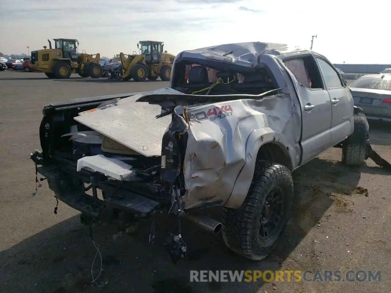 4 Photograph of a damaged car 3TMCZ5AN7LM324638 TOYOTA TACOMA 2020