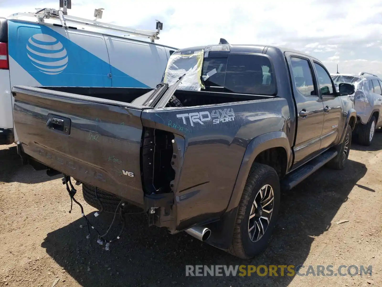 4 Photograph of a damaged car 3TMCZ5AN7LM339043 TOYOTA TACOMA 2020