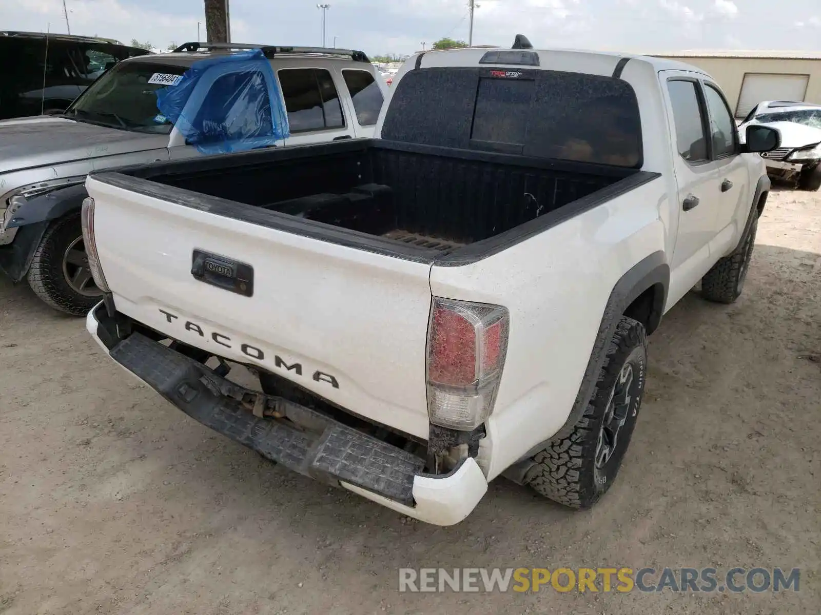 4 Photograph of a damaged car 3TMCZ5AN7LM342380 TOYOTA TACOMA 2020