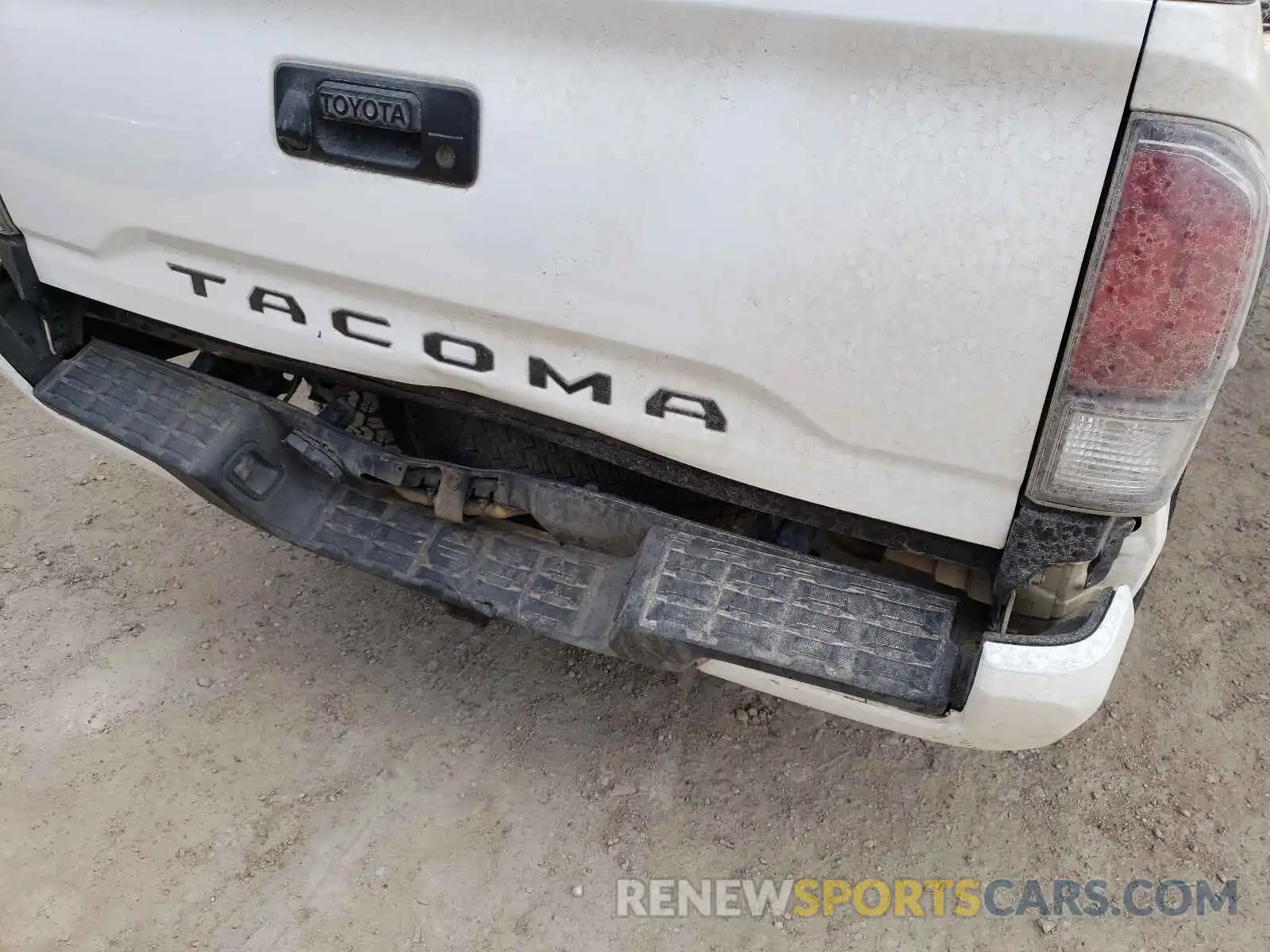 9 Photograph of a damaged car 3TMCZ5AN7LM342380 TOYOTA TACOMA 2020