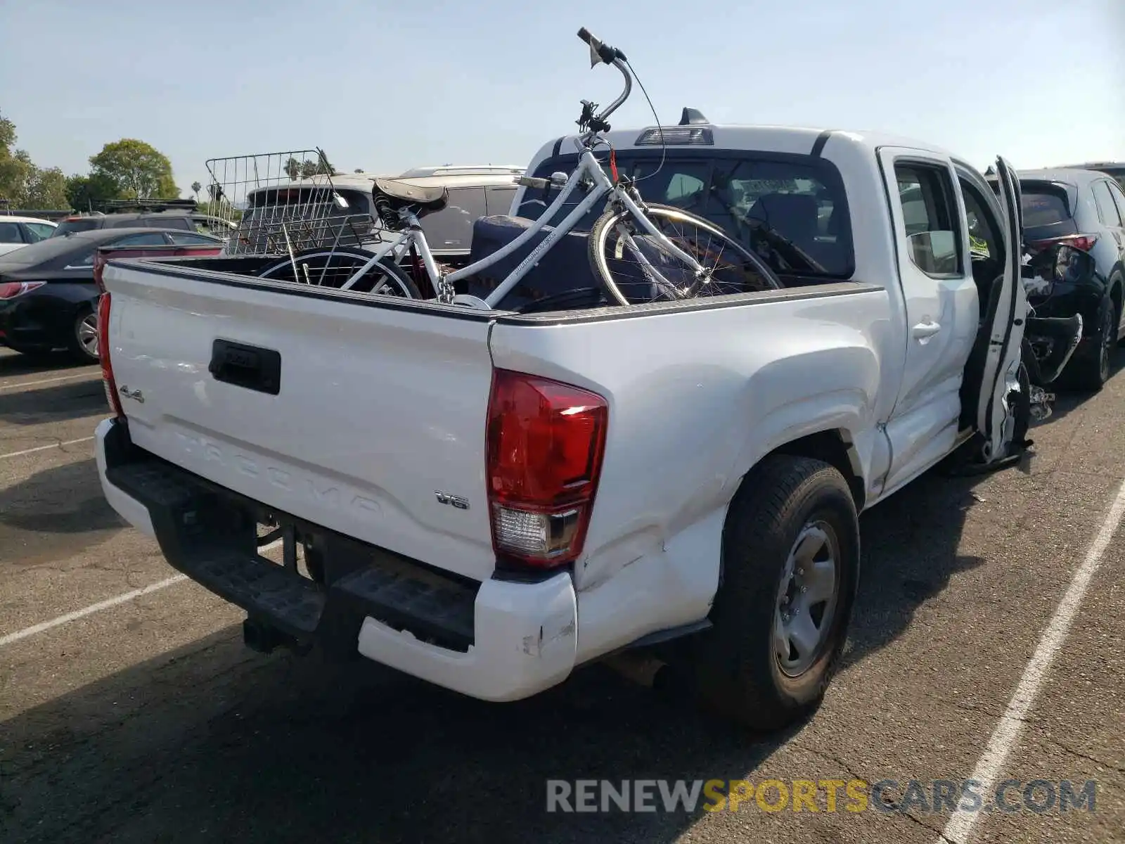 4 Photograph of a damaged car 3TMCZ5AN7LM349832 TOYOTA TACOMA 2020