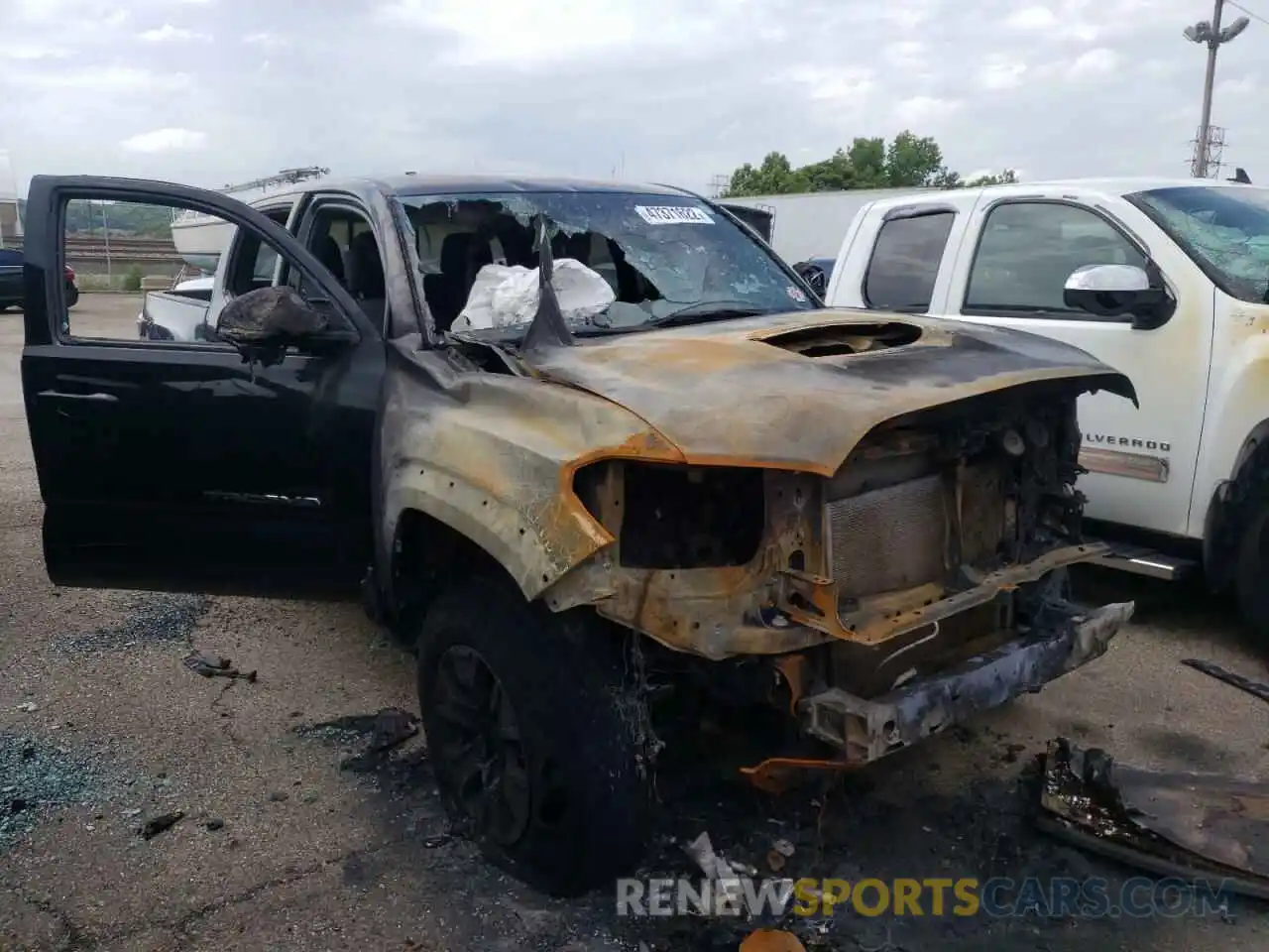 1 Photograph of a damaged car 3TMCZ5AN7LM355534 TOYOTA TACOMA 2020