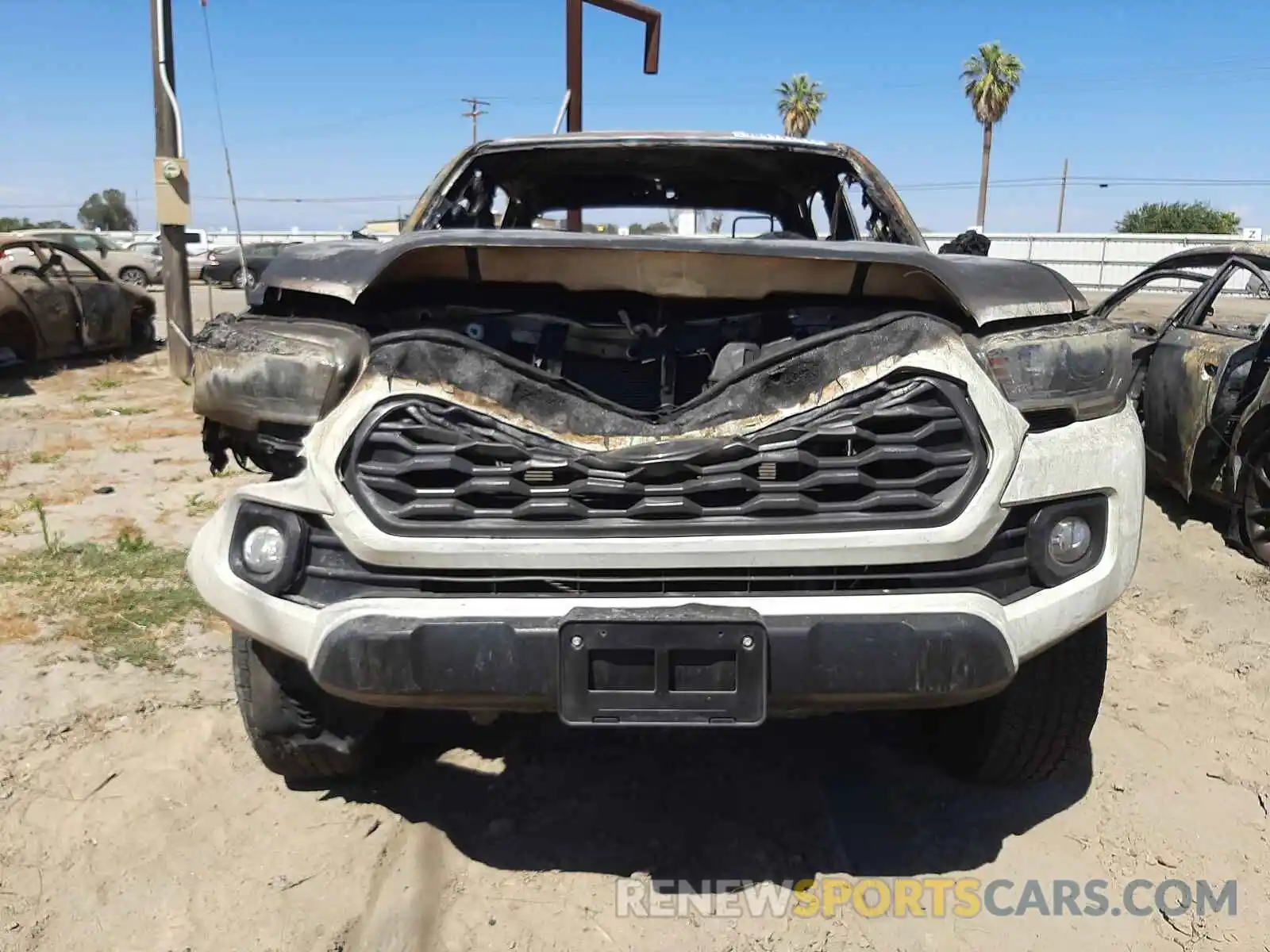 10 Photograph of a damaged car 3TMCZ5AN7LM355579 TOYOTA TACOMA 2020