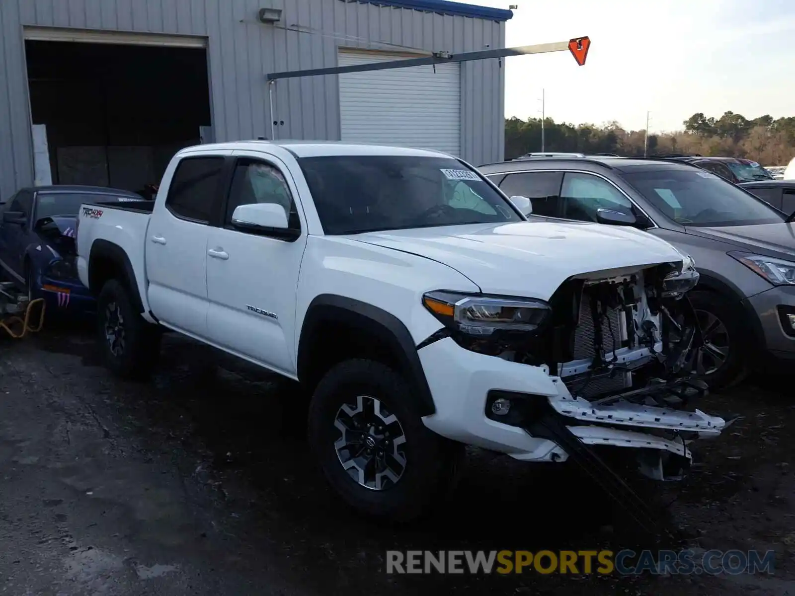 1 Photograph of a damaged car 3TMCZ5AN7LM360684 TOYOTA TACOMA 2020