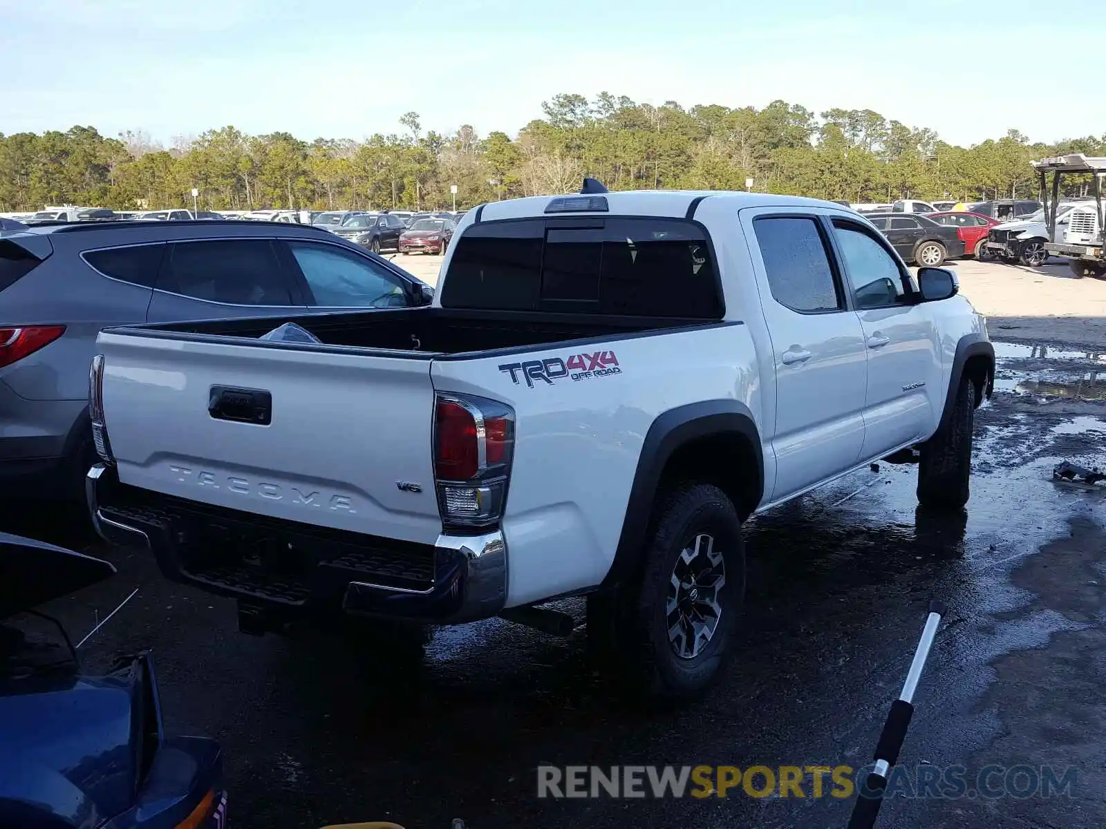 4 Photograph of a damaged car 3TMCZ5AN7LM360684 TOYOTA TACOMA 2020