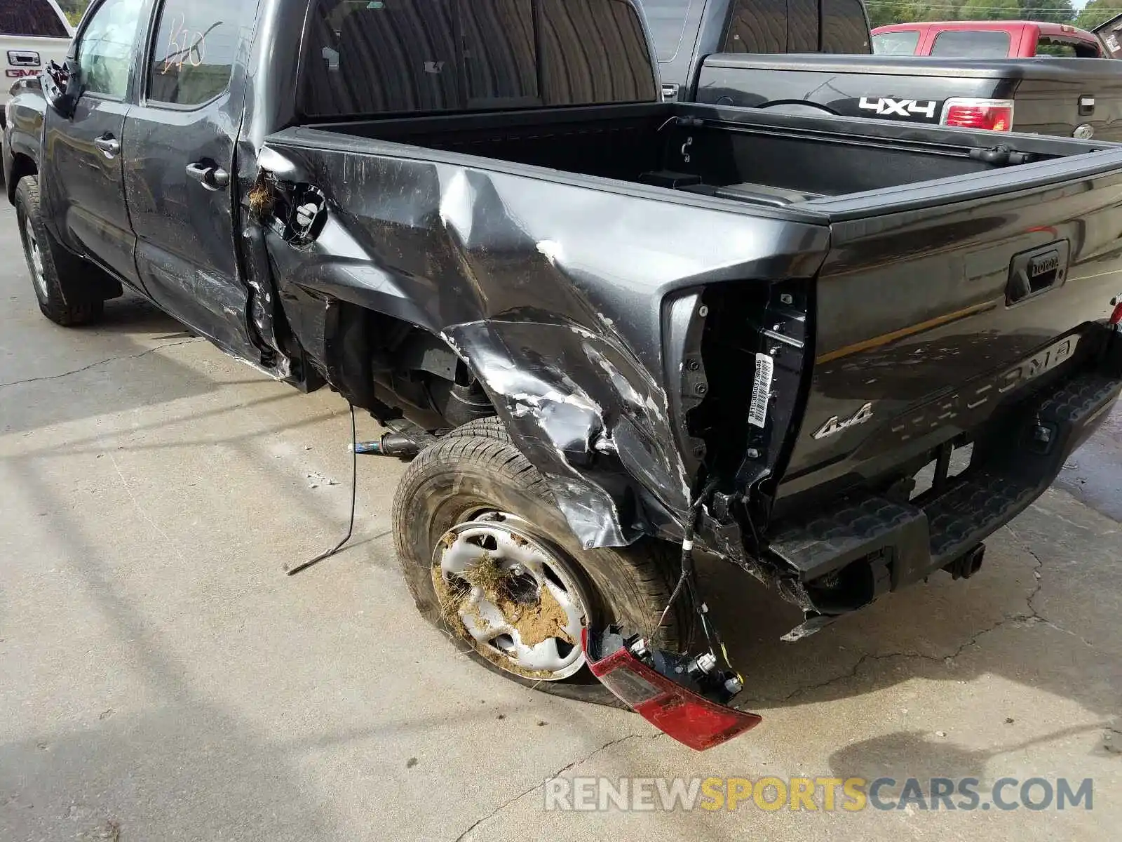 9 Photograph of a damaged car 3TMCZ5AN7LM363195 TOYOTA TACOMA 2020