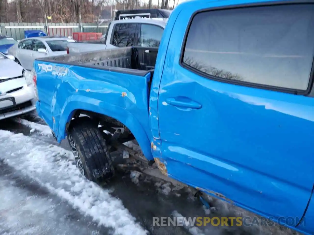 9 Photograph of a damaged car 3TMCZ5AN8LM289222 TOYOTA TACOMA 2020