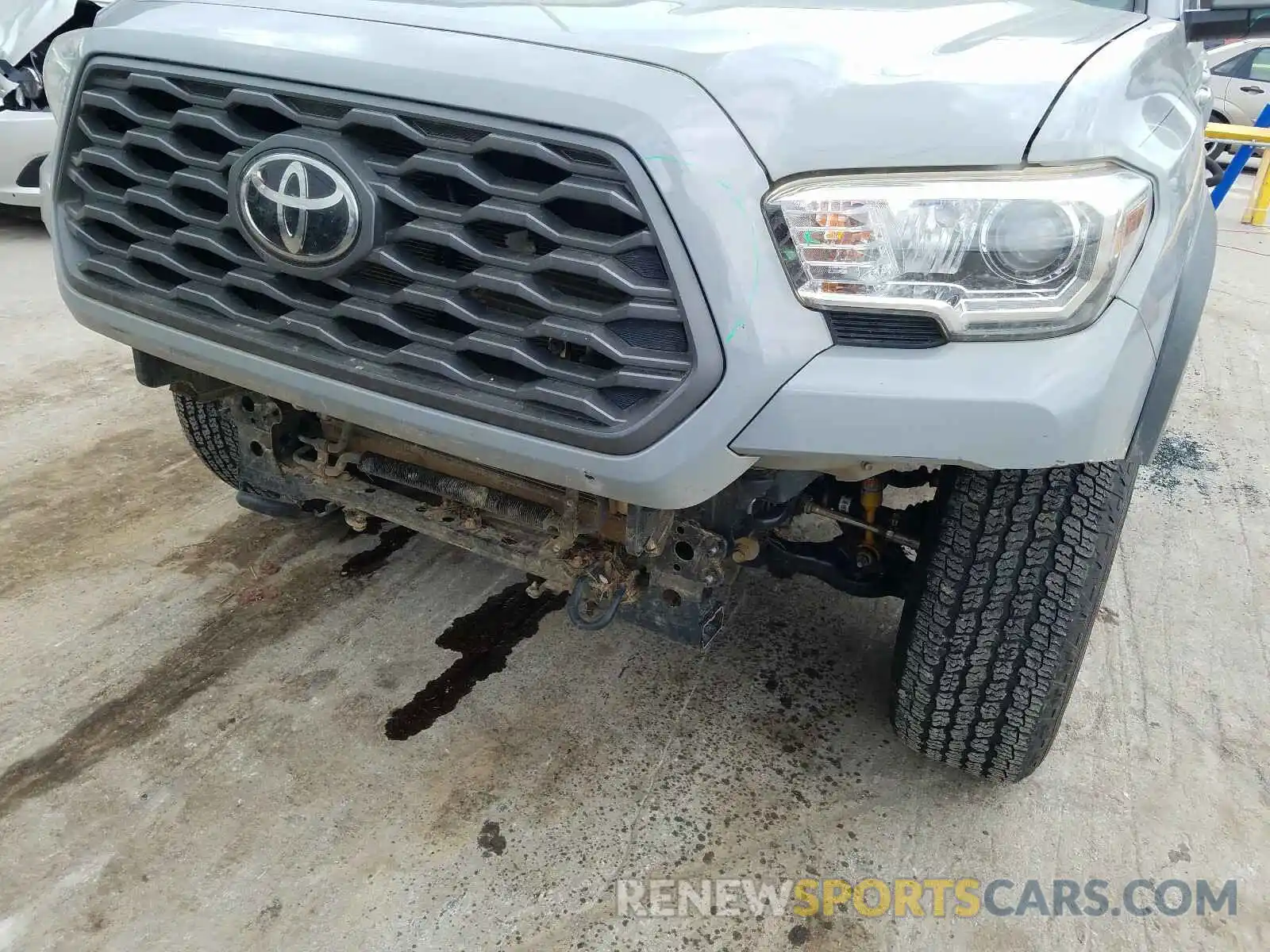 9 Photograph of a damaged car 3TMCZ5AN8LM292573 TOYOTA TACOMA 2020