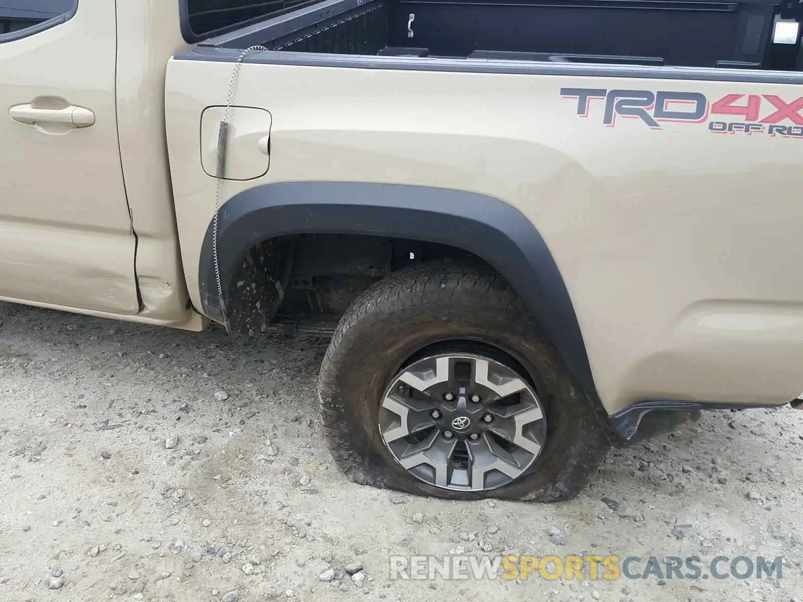 9 Photograph of a damaged car 3TMCZ5AN8LM293707 TOYOTA TACOMA 2020