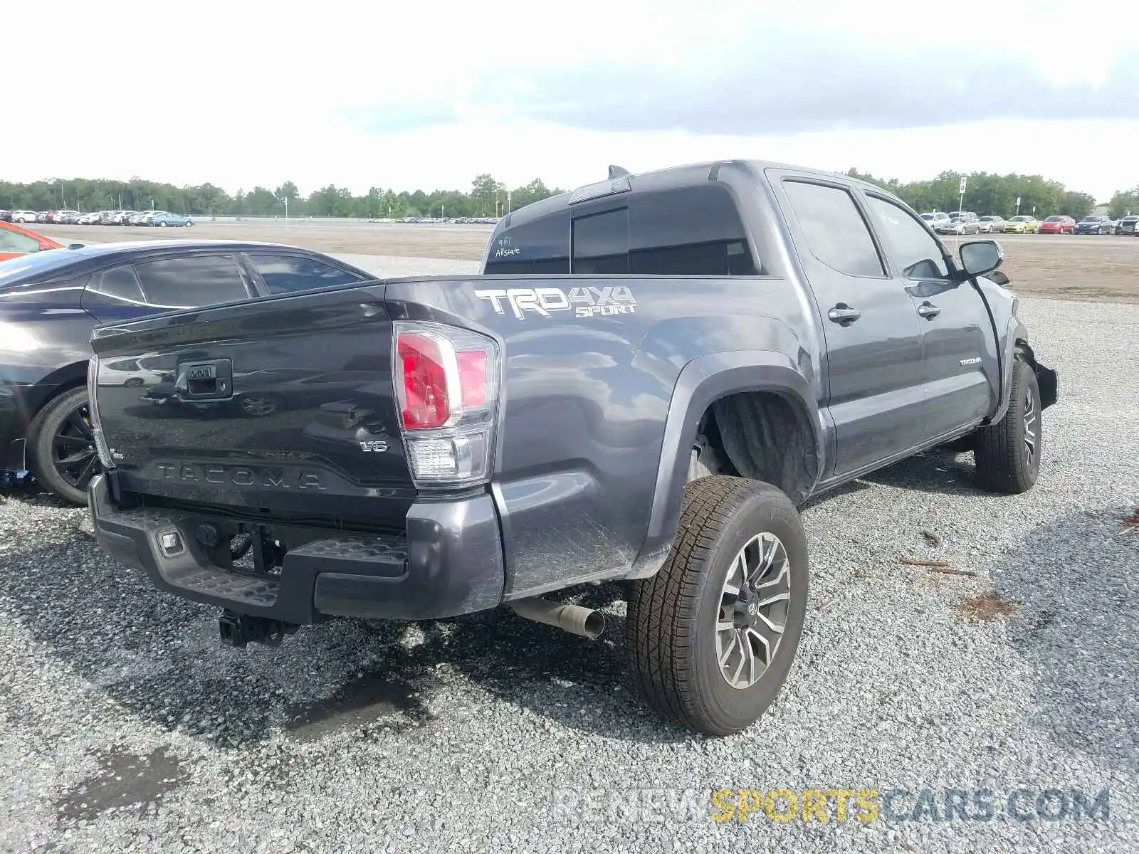 4 Photograph of a damaged car 3TMCZ5AN8LM294047 TOYOTA TACOMA 2020