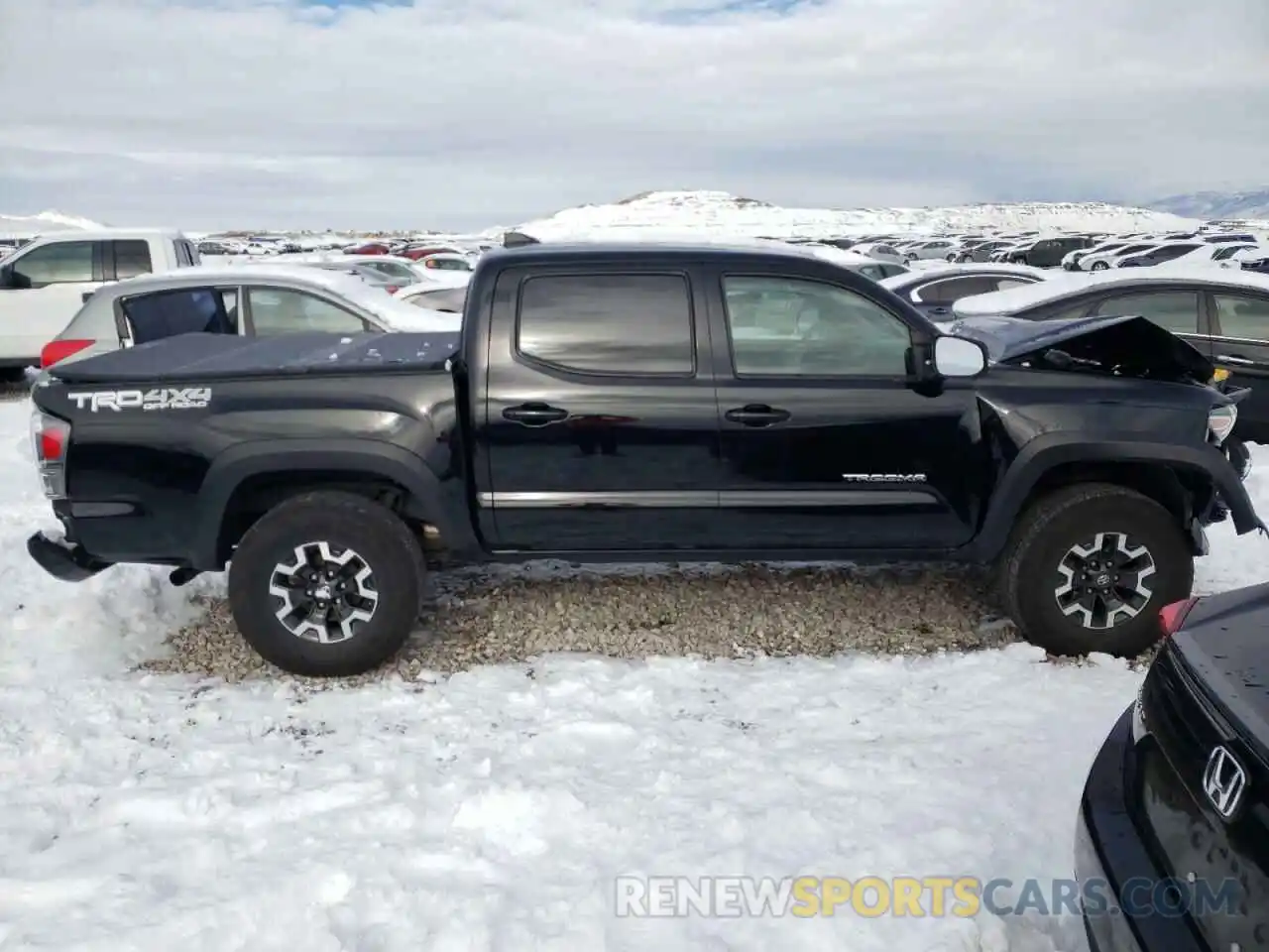 9 Photograph of a damaged car 3TMCZ5AN8LM300476 TOYOTA TACOMA 2020