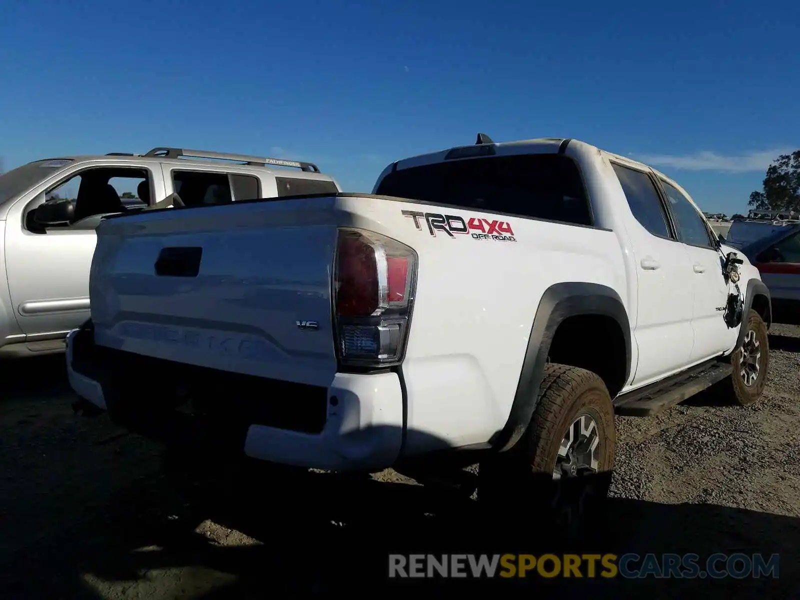 4 Photograph of a damaged car 3TMCZ5AN8LM303121 TOYOTA TACOMA 2020