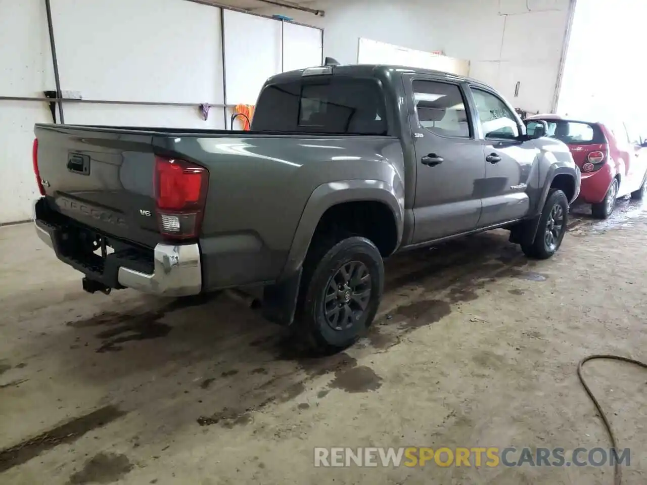 4 Photograph of a damaged car 3TMCZ5AN8LM304169 TOYOTA TACOMA 2020