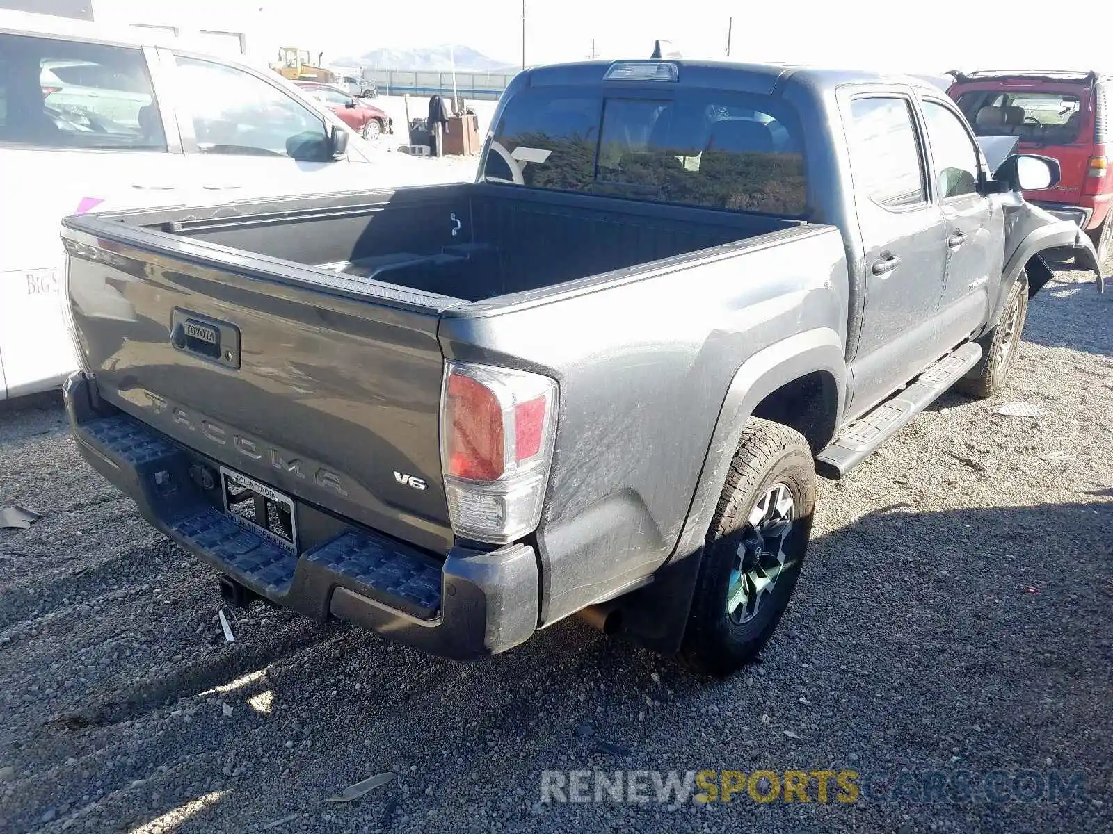 4 Photograph of a damaged car 3TMCZ5AN8LM308271 TOYOTA TACOMA 2020