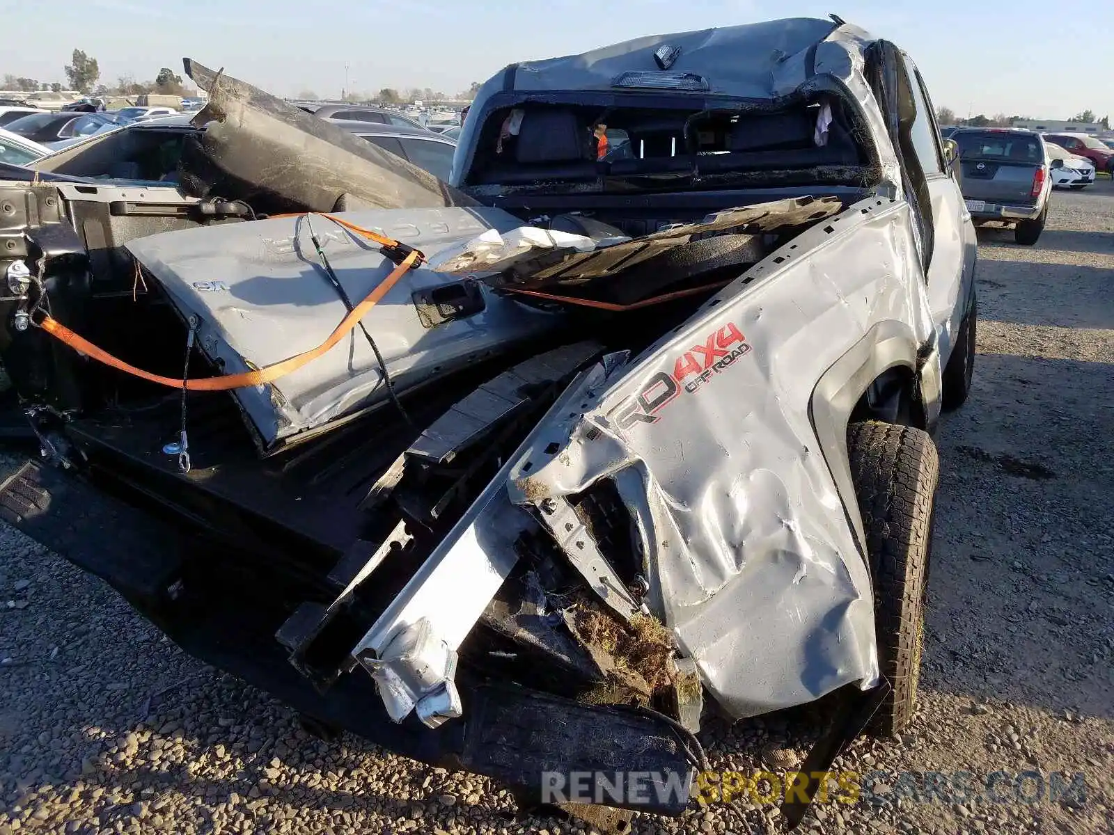 4 Photograph of a damaged car 3TMCZ5AN8LM309386 TOYOTA TACOMA 2020