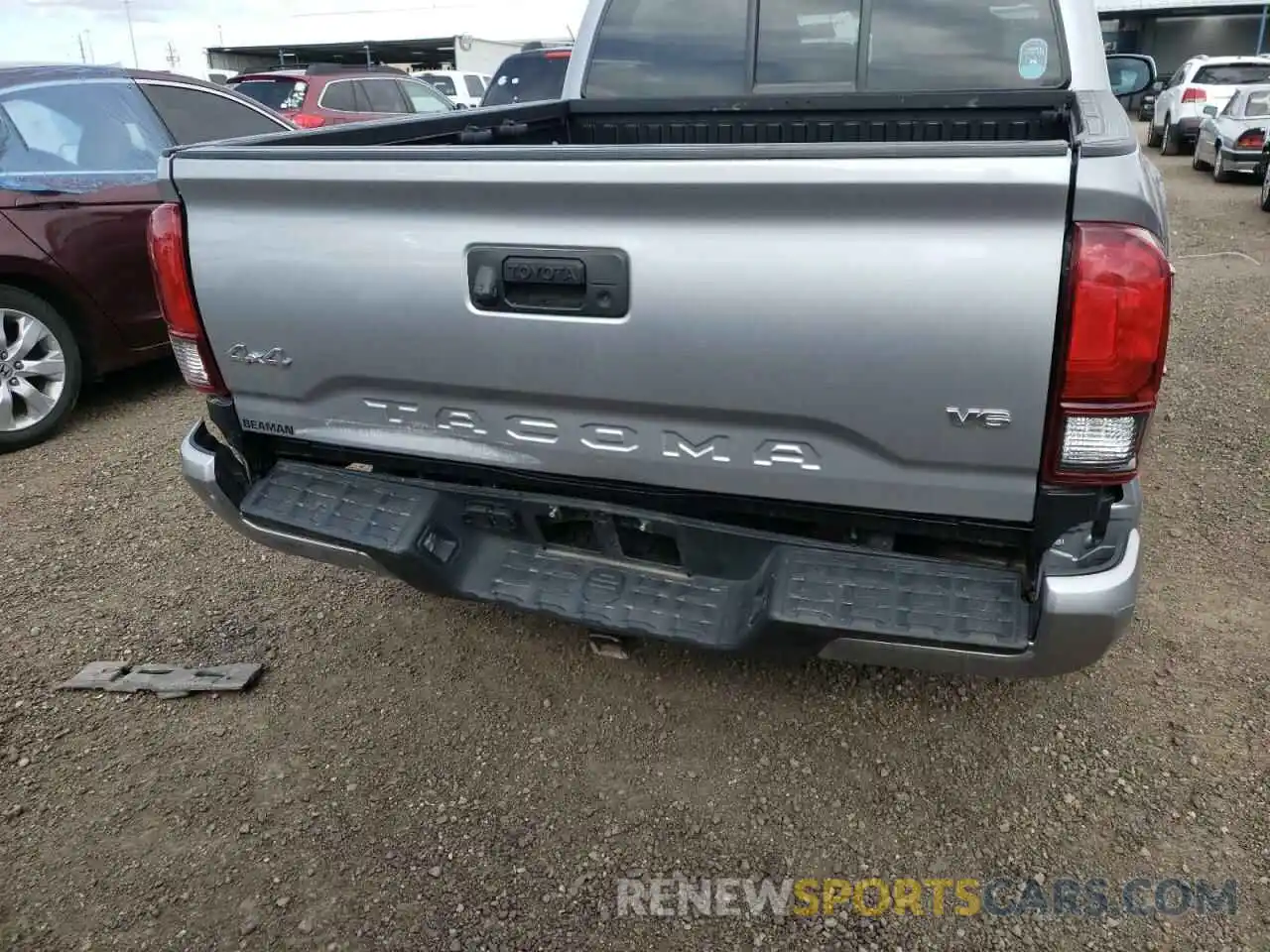 9 Photograph of a damaged car 3TMCZ5AN8LM309825 TOYOTA TACOMA 2020