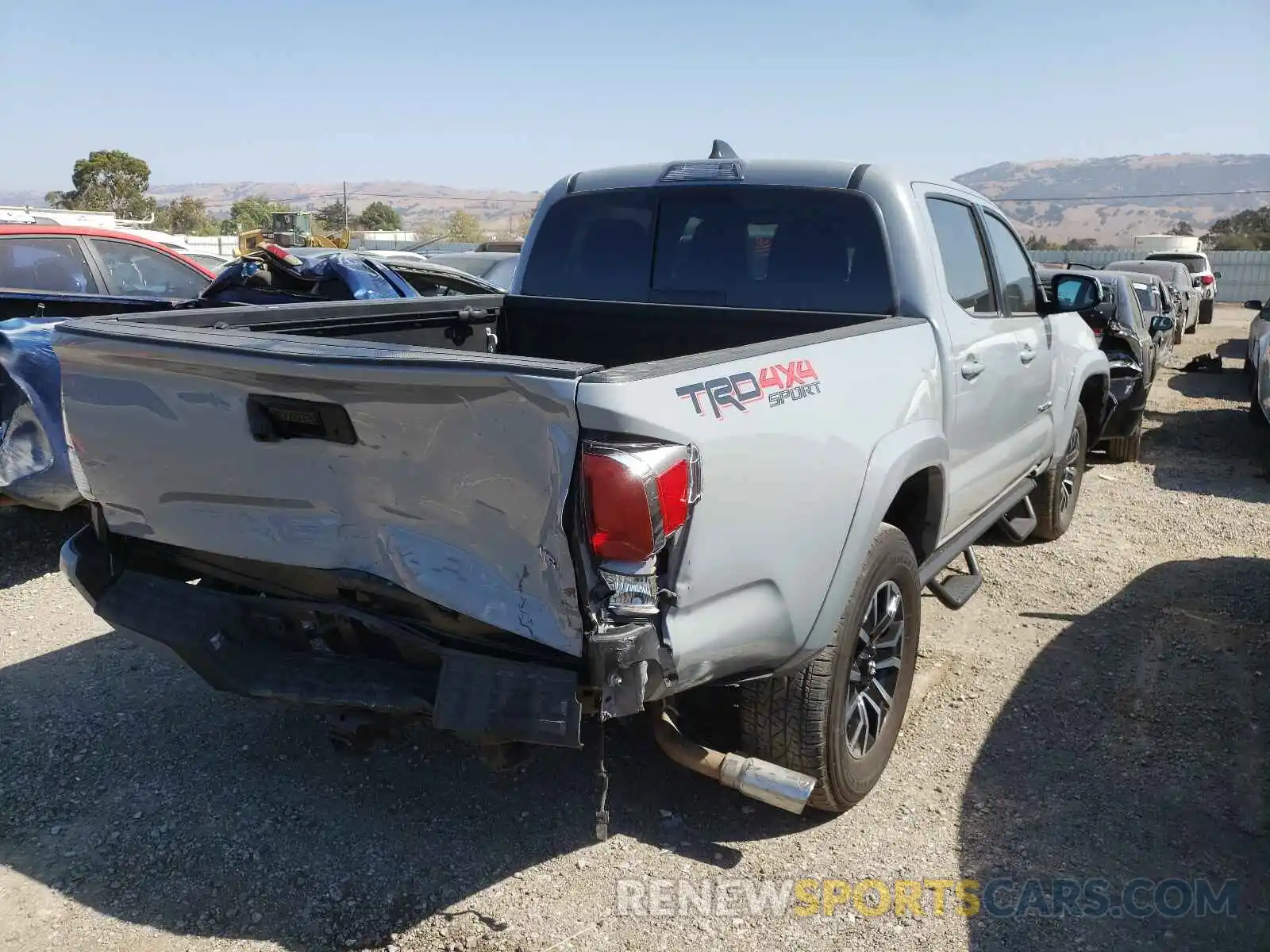 4 Photograph of a damaged car 3TMCZ5AN8LM311784 TOYOTA TACOMA 2020