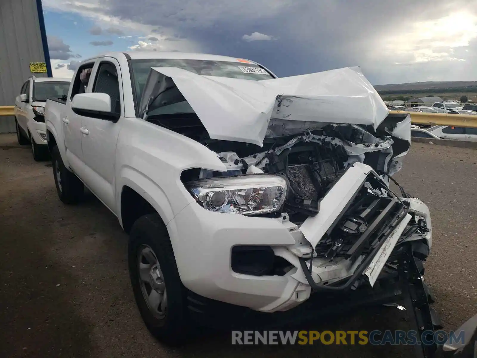 1 Photograph of a damaged car 3TMCZ5AN8LM314815 TOYOTA TACOMA 2020