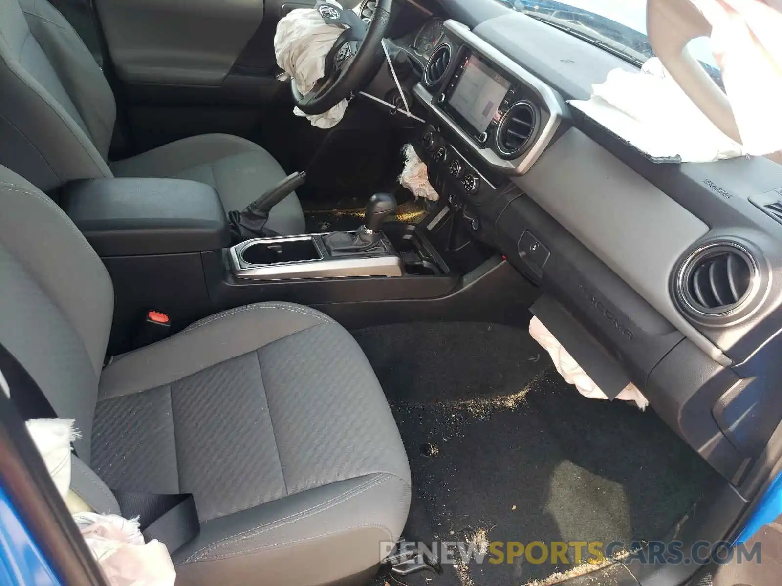 4 Photograph of a damaged car 3TMCZ5AN8LM314975 TOYOTA TACOMA 2020