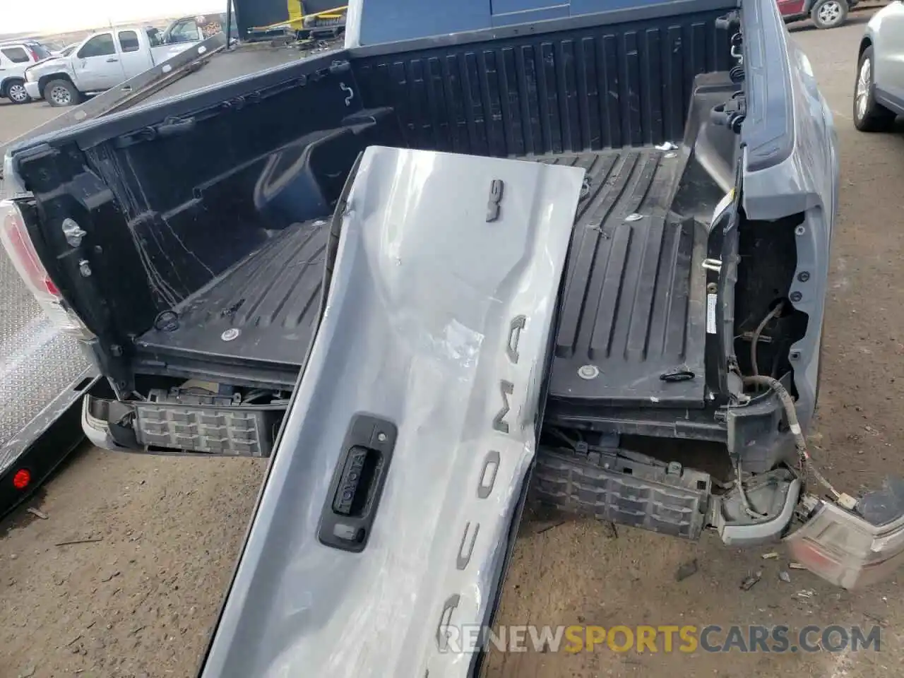 9 Photograph of a damaged car 3TMCZ5AN8LM315687 TOYOTA TACOMA 2020