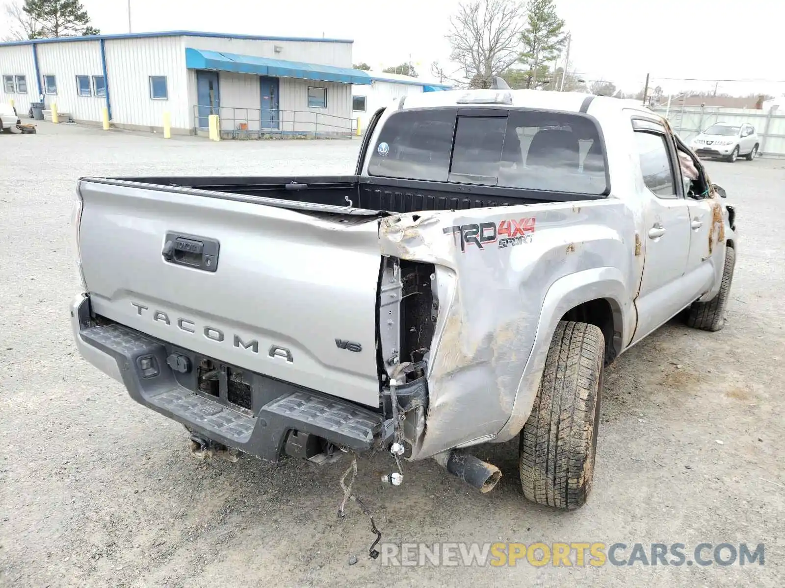 4 Photograph of a damaged car 3TMCZ5AN8LM316175 TOYOTA TACOMA 2020