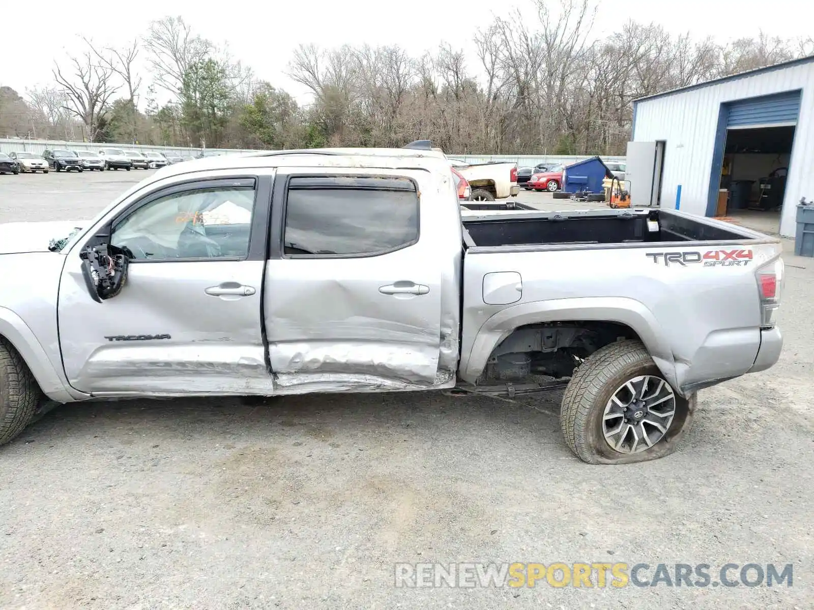 9 Photograph of a damaged car 3TMCZ5AN8LM316175 TOYOTA TACOMA 2020