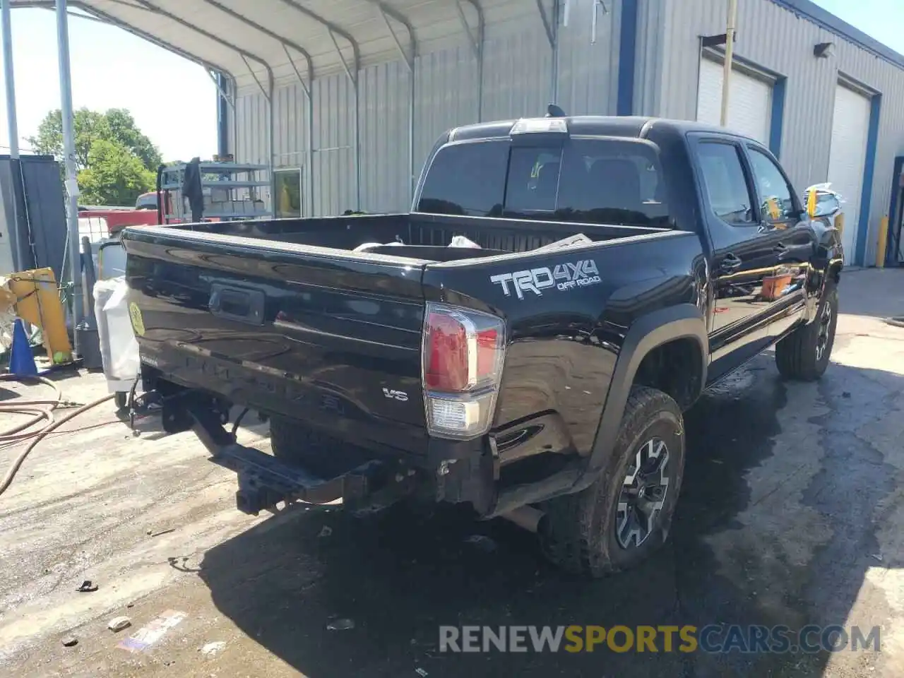 4 Photograph of a damaged car 3TMCZ5AN8LM322056 TOYOTA TACOMA 2020