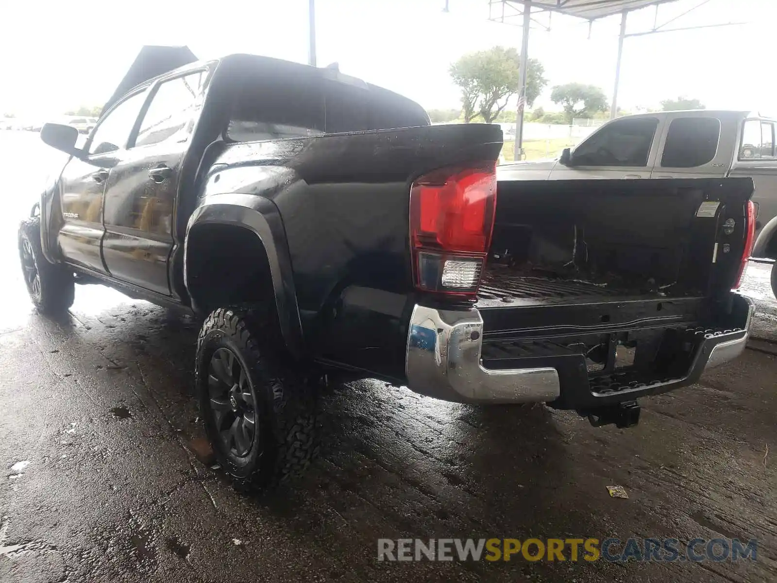 3 Photograph of a damaged car 3TMCZ5AN8LM322610 TOYOTA TACOMA 2020