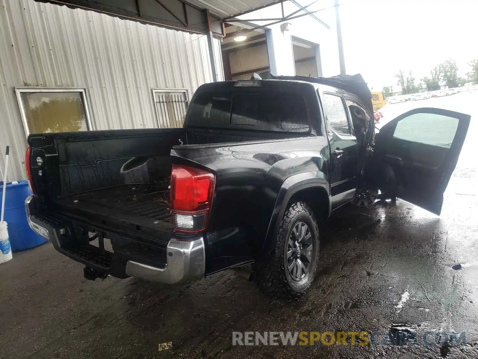 4 Photograph of a damaged car 3TMCZ5AN8LM322610 TOYOTA TACOMA 2020