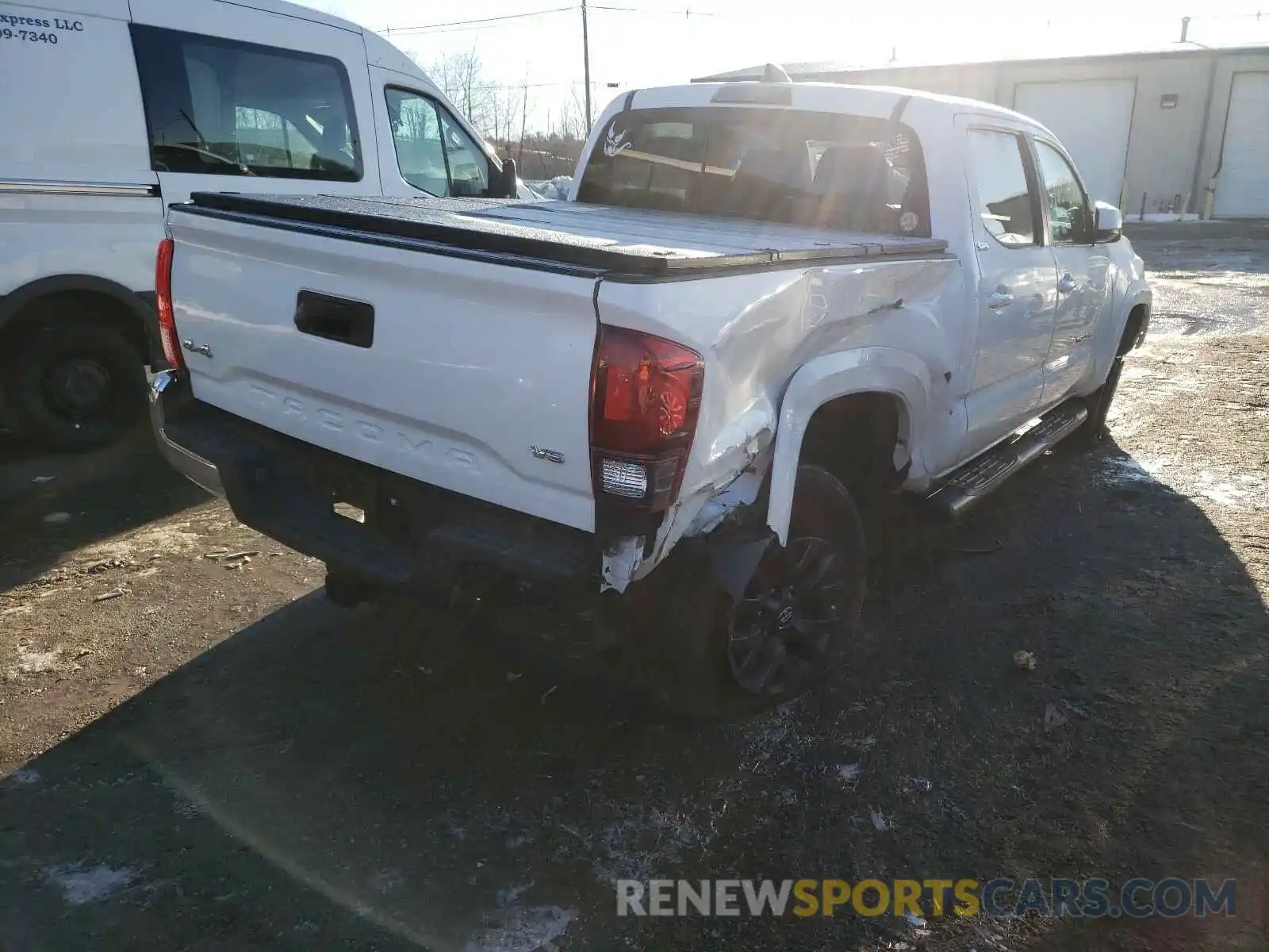 4 Photograph of a damaged car 3TMCZ5AN8LM323482 TOYOTA TACOMA 2020